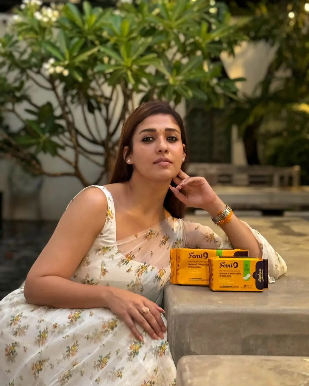 Tamil Girl Nayanthara Wearing White Saree Sleeveless Blouse